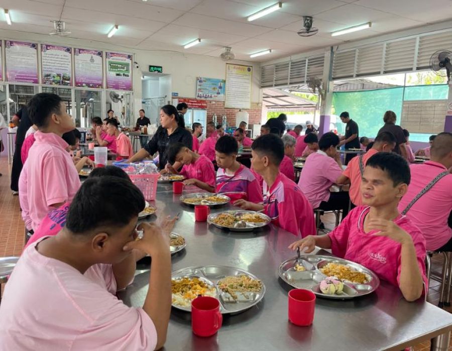 อาหารเพื่อคนตาบอดพิการซ้ำซ้อนบ้านรื่นสุข