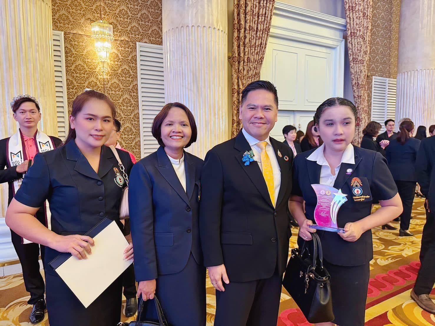 รับโล่ประกาศเกียรติคุณ มาตรฐานองค์กรคนพิการ ประจำปี 2567