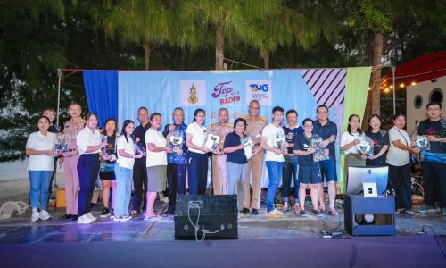 Top 93.5 Radio กองทัพเรือ และผู้ให้การสนับสนุนทุกท่านที่ได้มอบทุนการศึกษาและพาน้องๆ นักเรียน ได้ไปท่องเที่ยว ณ หาดน้ำใส อ.สัตหีบ จ.ชลบุรี ระหว่างวันที่ 18-20 พฤศจิกายน 2568 ในกิจกรรม